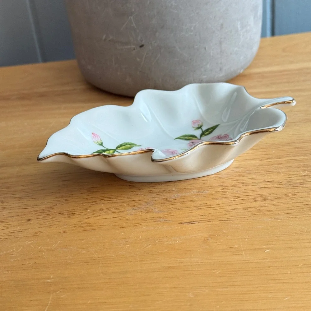 Lefton China Hand Painted Dogwood Leaf Trinket Dish Gold Trim 03534 Japan